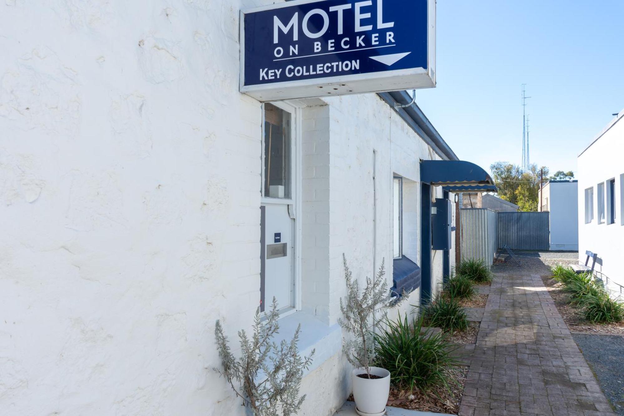 Motel On Becker Tintinara Екстер'єр фото